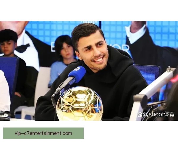 2025金球奖得主罗德里伤愈回归曼城训练中场核心再启争冠征程